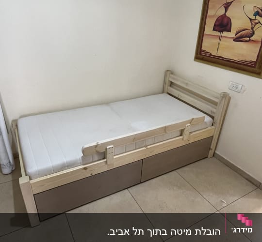 מיטה עם מזרן ומגירות אחסון מתחת